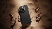 Заредете изображение във визуализатора на галерията – Benks Etui Magnetic Armor Air Kevlar 600D for Iphone 13 Pro black
