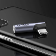 Заредете изображение във визуализатора на галерията – Ugreen AV154 80384 USB-C adapter (male) angled / mini jack 3.5mm (female) - gray
