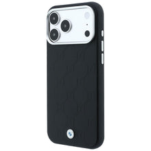 Заредете изображение във визуализатора на галерията – Гръб BMW за IPHONE 18 Pro Max/17 Pro Max с MagSafe (Sign Deboss Quilted Metal Logo) - черен
