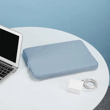 Заредете изображение във визуализатора на галерията – Tech-Protect PureSkin cover for a 13-14" laptop - green

