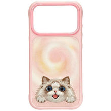 Заредете изображение във визуализатора на галерията – NIMMY case BIG EYED LYING RAGDOLL CAT compatible with MagSafe for IPHONE 18 Pro/17 Pro pink
