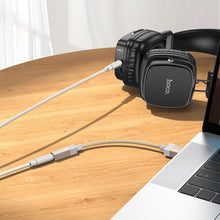 Заредете изображение във визуализатора на галерията – Adapter AUX USB A (male) to Jack 3,5 mm (female) Hoco UPA32D gold
