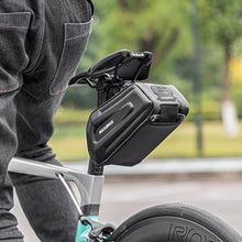 Заредете изображение във визуализатора на галерията – Rockbros B69 bicycle saddle bag 1.7l with easy release system - black
