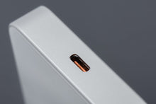 Заредете изображение във визуализатора на галерията – FORCELL F-ENERGY F10K8 Super Slim powerbank compatible with MagSafe PD3.0 QC4.0 15W 10000 mAh white
