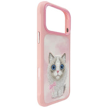 Заредете изображение във визуализатора на галерията – NIMMY case BIG EYED RAGDOLL for IPHONE 18 Pro/17 Pro pink

