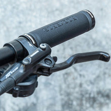 Заредете изображение във визуализатора на галерията – Rockbros 40210003001 microfiber bicycle handlebar grips - black
