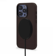 Заредете изображение във визуализатора на галерията – Decoded Leather Case with MagSafe for iPhone 14 Pro - brown

