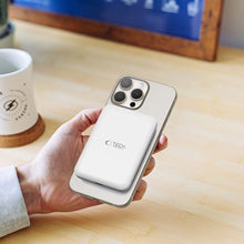 Заредете изображение във визуализатора на галерията – Tech-Protect LifeMag PB10 Powerbank with MagSafe 5000mAh 15W USB-C port - white + USB-C cable
