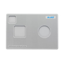 Заредете изображение във визуализатора на галерията – BLUEO tempered glass installation mat
