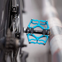 Заредете изображение във визуализатора на галерията – Rockbros JT201012LBL bicycle pedal set - blue
