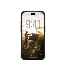 Заредете изображение във визуализатора на галерията – UAG Urban Armor Gear case Monach Pro compatible with MagSafe for IPHONE 18 Pro /17 Pro carbon fiber
