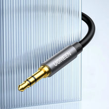 Заредете изображение във визуализатора на галерията – Ugreen AV118 10538 cable 3.5 mm mini jack (male) / 3.5 mm mini jack (female) 5m - silver
