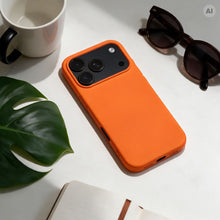 Заредете изображение във визуализатора на галерията – Гръб Silicone за iPhone 18 Pro / 17 Pro - оранжев – снимка 4
