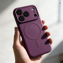 Заредете изображение във визуализатора на галерията – Гръб Silicone Mag Cover за iPhone 18 Pro / 17 Pro с MagSafe (със защита на камерата) - бордо – снимка 3
