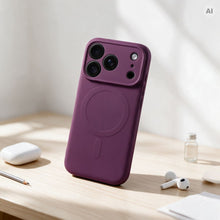 Заредете изображение във визуализатора на галерията – Гръб Silicone Mag Cover за iPhone 18 Pro / 17 Pro с MagSafe (със защита на камерата) - бордо – снимка 4
