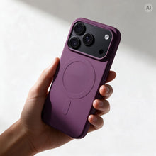 Заредете изображение във визуализатора на галерията – Гръб Silicone Mag Cover за iPhone 18 Pro / 17 Pro с MagSafe (с голям отвор) - бордо – снимка 3
