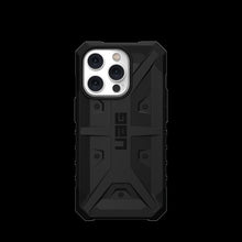 Заредете изображение във визуализатора на галерията – UAG Pathfinder - protective case for iPhone 14 Pro Max (black)
