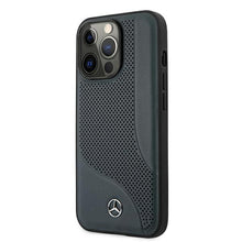 Заредете изображение във визуализатора на галерията – Mercedes MEHCP13LCDONA iPhone 13 Pro / 13 6,1" granatowy/navy hardcase Leather Perforated Area
