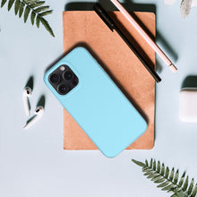 Заредете изображение във визуализатора на галерията – Silicone Lite Case for Iphone 15 Pro light blue
