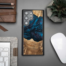 Заредете изображение във визуализатора на галерията – Wood and resin case for Samsung Galaxy S23 Ultra Bewood Unique Neptune - navy blue and black
