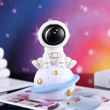 Заредете изображение във визуализатора на галерията – Night lamp L22 Astronaut
