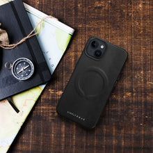 Заредете изображение във визуализатора на галерията – Roar Leather Mag Case - for iPhone 15 black
