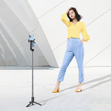 Заредете изображение във визуализатора на галерията – Ugreen selfie stick extendable telescopic tripod with Bluetooth remote control black (LP508)
