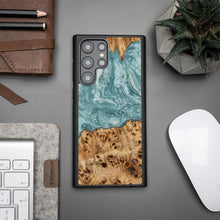 Заредете изображение във визуализатора на галерията – Wood and resin case for Samsung Galaxy S22 Ultra Bewood Unique Uranus - blue and white
