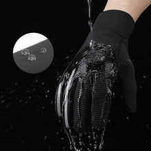 Заредете изображение във визуализатора на галерията – Insulated, non-slip sports phone gloves (size L) - black
