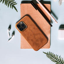 Заредете изображение във визуализатора на галерията – Alcane Magsafe Case for Iphone 13 Brown
