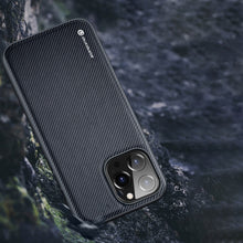 Заредете изображение във визуализатора на галерията – Dux Ducis Fino case and nylon cover for iPhone 14 Pro red
