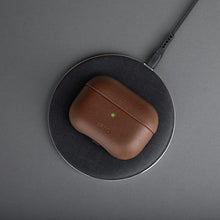 Заредете изображение във визуализатора на галерията – UNIQ etui Terra AirPods Pro Genuine Leather oliwkowy/olive

