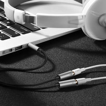 Заредете изображение във визуализатора на галерията – Ugreen cable cable headphone splitter mini jack 3.5 mm - 2 x mini jack 3.5 mm (microphone + stereo output) black (AV141)
