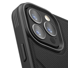 Заредете изображение във визуализатора на галерията – Uniq case Transforma iPhone 14 6.1" Magclick Charging black/ebony black
