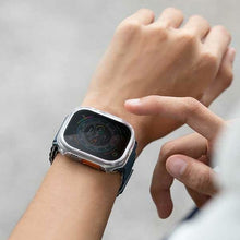 Заредете изображение във визуализатора на галерията – Uniq Garde Apple Watch Ultra 49mm case. transparent/dove clear
