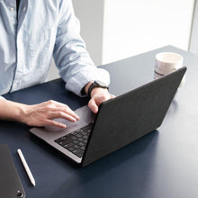 Заредете изображение във визуализатора на галерията – Spigen URBAN FIT MACBOOK PRO 16 2021-2022 BLACK - TopMag
