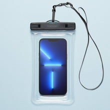 Заредете изображение във визуализатора на галерията – Spigen A610 UNIVERSAL WATERPROOF FLOAT CASE 2-PACK CRYSTAL CLEAR - TopMag
