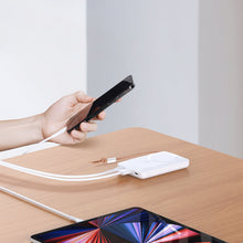 Заредете изображение във визуализатора на галерията – Duzzona magnetic powerbank 10000 mAh with wireless charging function (MagSafe, Qi) USB-A / USB-C 22.5W white (W5) - TopMag
