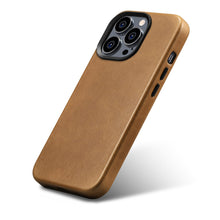 Заредете изображение във визуализатора на галерията – iCarer Oil Wax Premium Leather Case iPhone 14 Pro Magnetic Leather Case with MagSafe Brown (WMI14220702-TN) - TopMag
