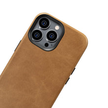 Заредете изображение във визуализатора на галерията – iCarer Oil Wax Premium Leather Case iPhone 14 Pro Magnetic Leather Case with MagSafe Brown (WMI14220702-TN) - TopMag
