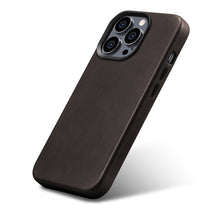 Заредете изображение във визуализатора на галерията – iCarer Oil Wax Premium Leather Case iPhone 14 Pro Magnetic Leather Case with MagSafe Brown (WMI14220702-BN) - TopMag
