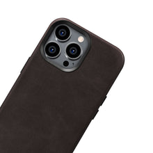 Заредете изображение във визуализатора на галерията – iCarer Oil Wax Premium Leather Case iPhone 14 Pro Magnetic Leather Case with MagSafe Brown (WMI14220702-BN) - TopMag
