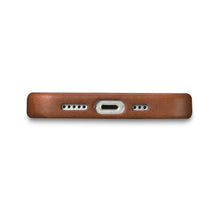 Заредете изображение във визуализатора на галерията – iCarer Oil Wax Premium Leather Case Leather Case for iPhone 14 Pro Max Magnetic with MagSafe brown (WMI14220704-RB) - TopMag
