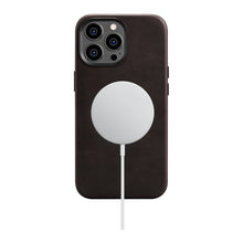 Заредете изображение във визуализатора на галерията – iCarer Oil Wax Premium Leather Case Leather Case for iPhone 14 Pro Max Magnetic with MagSafe brown (WMI14220704-BN) - TopMag
