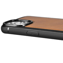 Заредете изображение във визуализатора на галерията – iCarer Leather Oil Wax case with genuine leather cover for iPhone 14 (MagSafe compatible) brown (WMI14220717-TN) - TopMag

