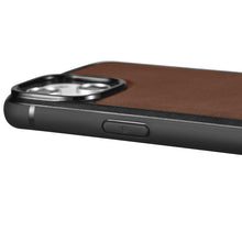 Заредете изображение във визуализатора на галерията – iCarer Leather Oil Wax case with genuine leather for iPhone 14 Plus (MagSafe compatible) brown (WMI14220719-BN) - TopMag
