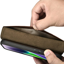 Заредете изображение във визуализатора на галерията – iCarer Oil Wax Wallet Case 2in1 case iPhone 14 Flip Leather Cover Anti-RFID brown (WMI14220721-BN) - TopMag
