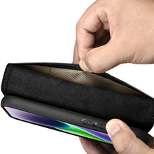 Заредете изображение във визуализатора на галерията – iCarer Oil Wax Wallet Case 2in1 case iPhone 14 Plus Leather Flip Cover Anti-RFID black (WMI14220723-BK) - TopMag
