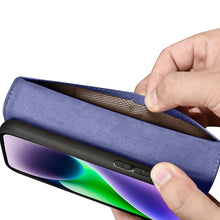 Заредете изображение във визуализатора на галерията – iCarer Wallet Case 2in1 iPhone 14 Plus Flip Leather Cover Anti-RFID Light Violet (WMI14220727-LP) - TopMag
