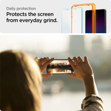 Заредете изображение във визуализатора на галерията – TEMPERED GLASS Spigen ALM GLAS.TR SLIM 2-PACK SONY XPERIA 1 IV - TopMag
